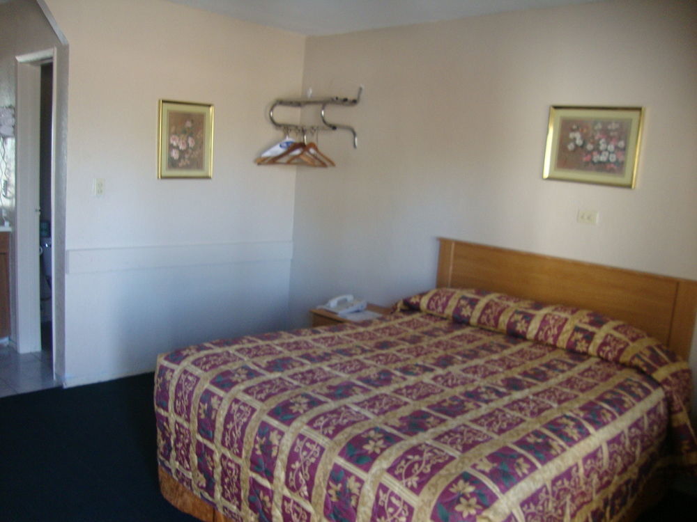 Townhouse Inn And Suites Brawley Exterior photo